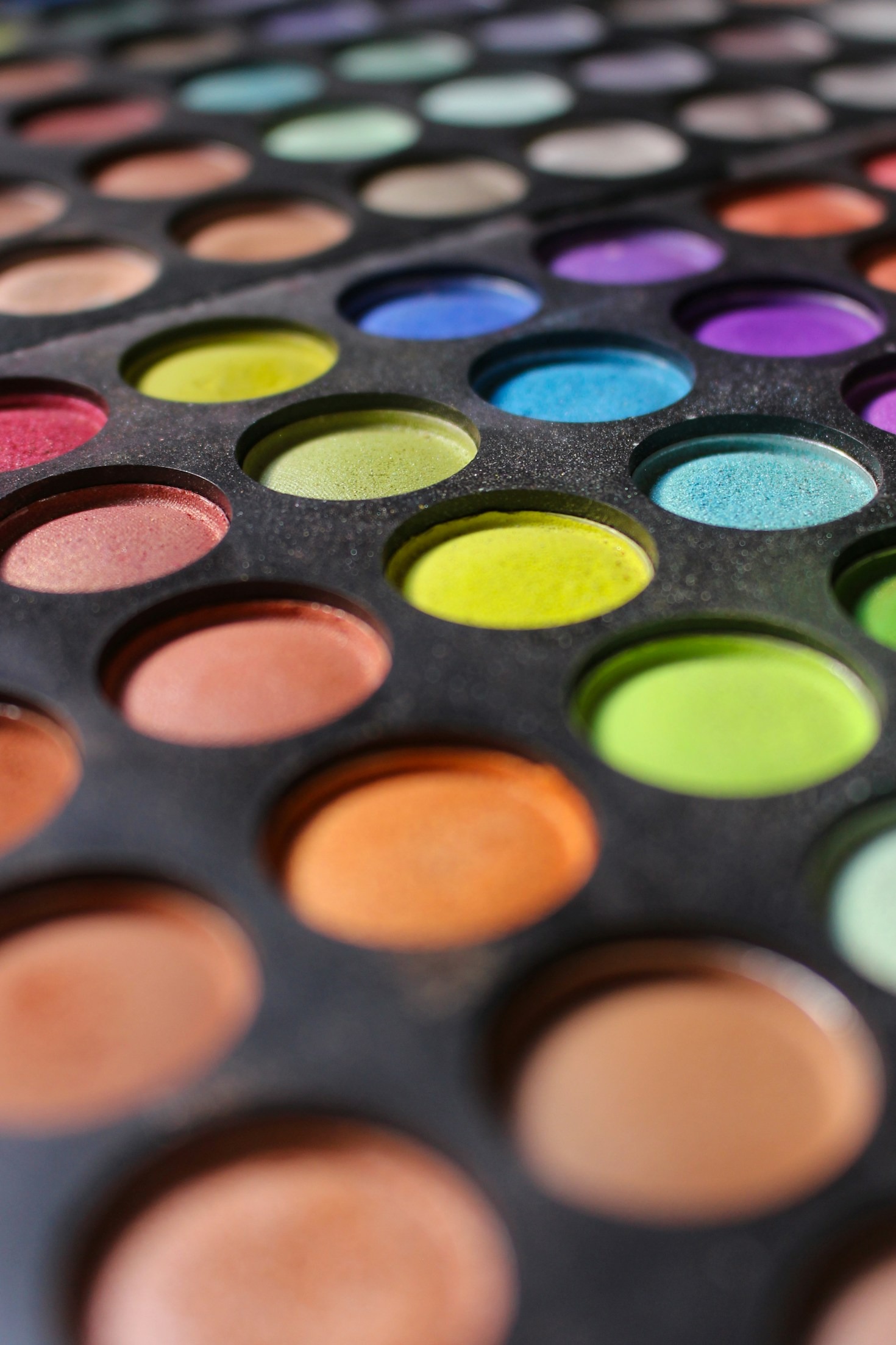 Transform Your Wardrobe with Tailored Color Consulting